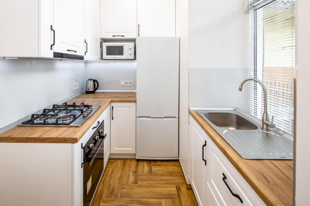 Three Bedroom Apartment On Rynok Square Lviv Exterior foto