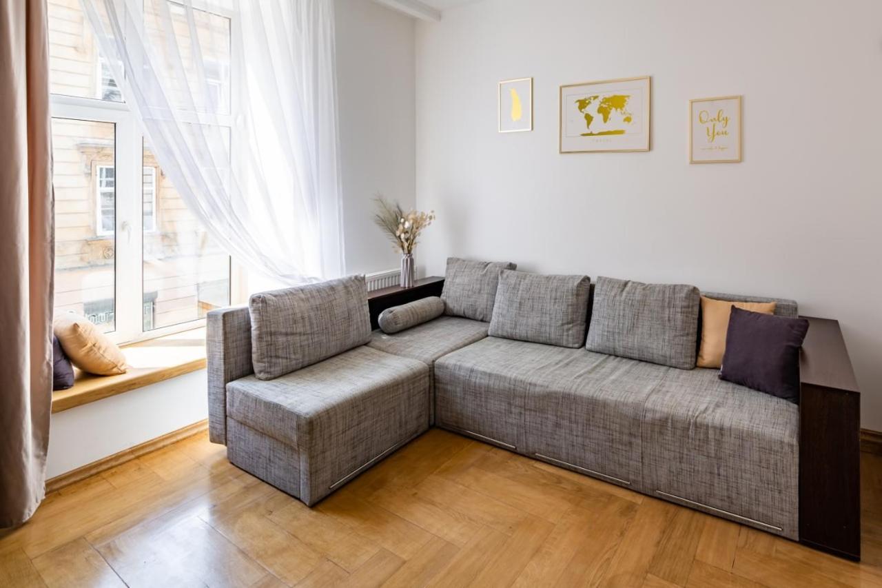 Three Bedroom Apartment On Rynok Square Lviv Exterior foto