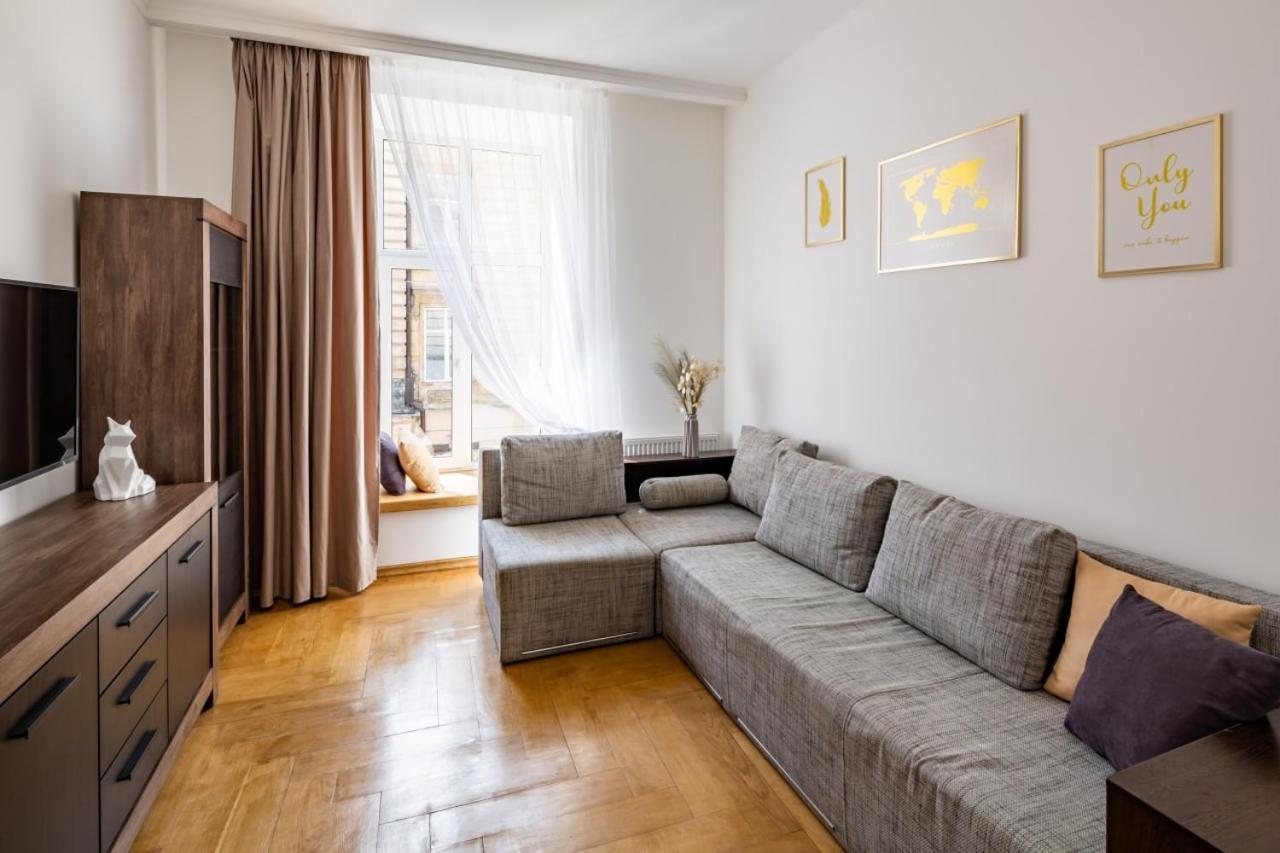 Three Bedroom Apartment On Rynok Square Lviv Exterior foto